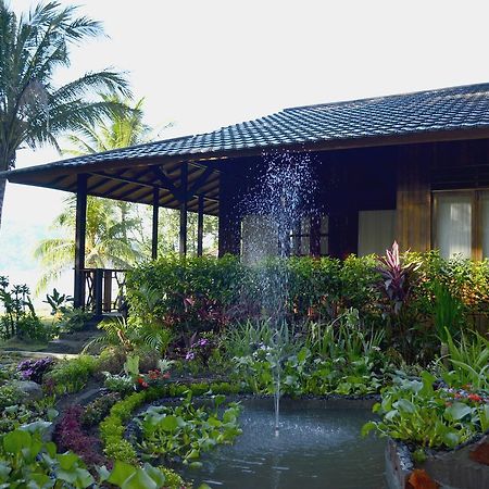 Kungkungan Bay Resort Bitung Экстерьер фото