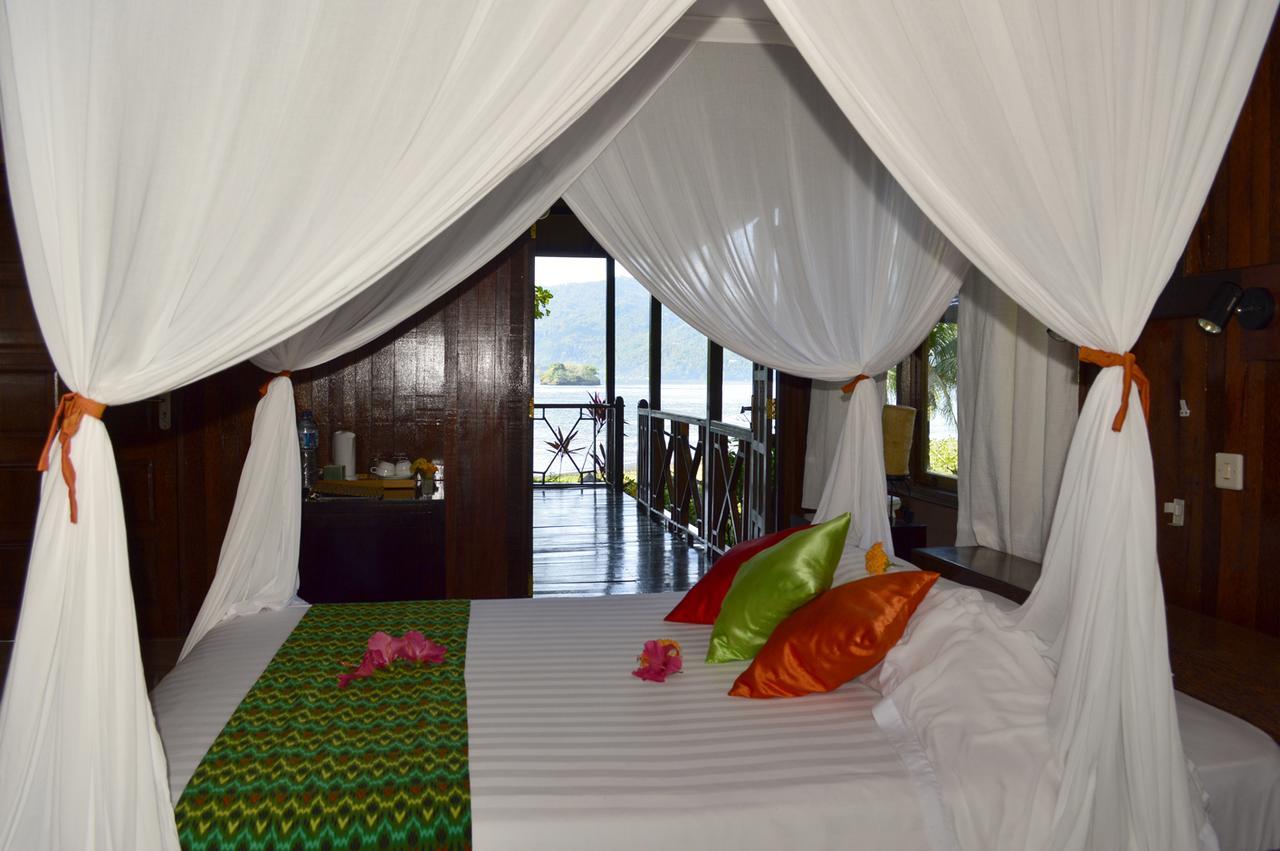 Kungkungan Bay Resort Bitung Экстерьер фото