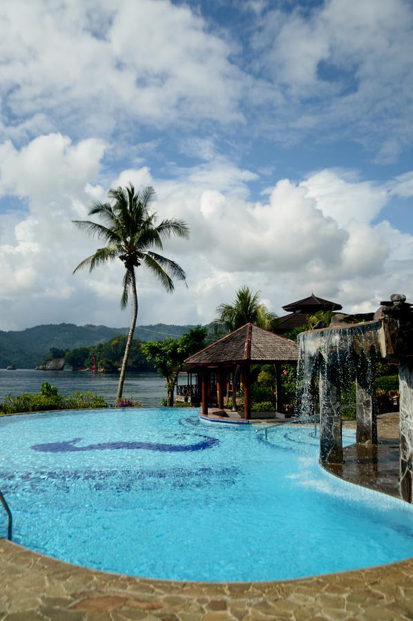 Kungkungan Bay Resort Bitung Экстерьер фото
