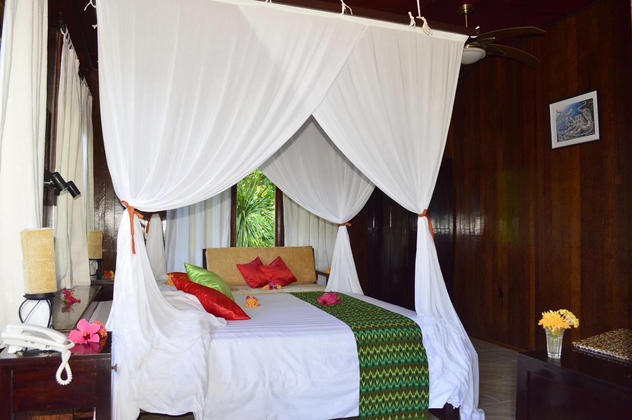 Kungkungan Bay Resort Bitung Экстерьер фото