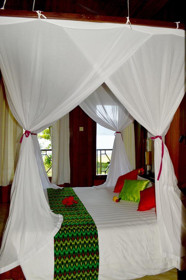 Kungkungan Bay Resort Bitung Экстерьер фото