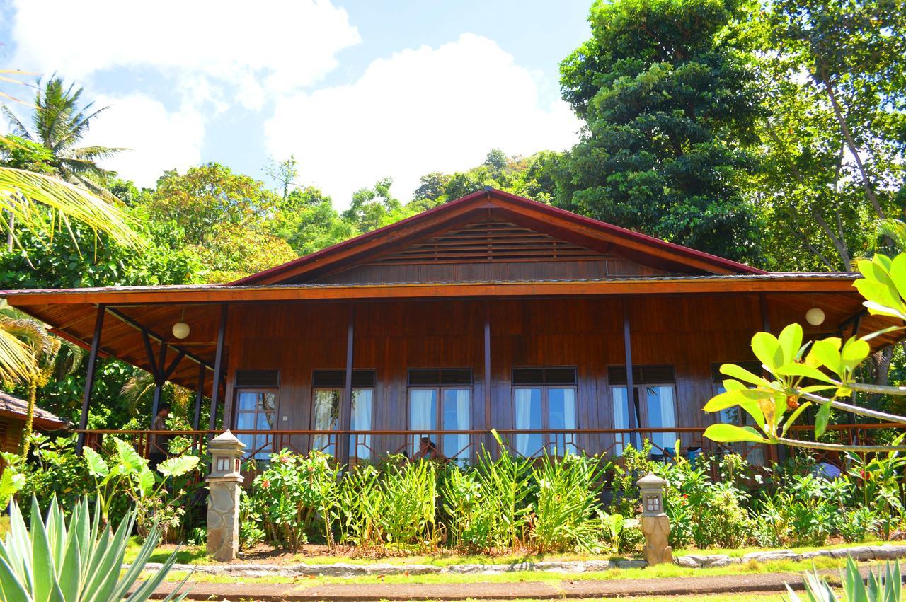 Kungkungan Bay Resort Bitung Экстерьер фото
