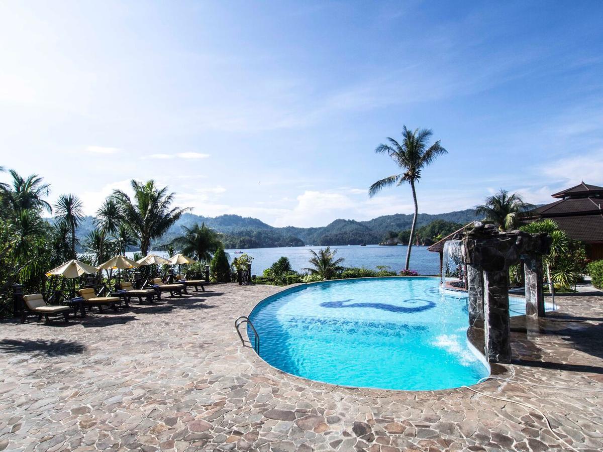 Kungkungan Bay Resort Bitung Экстерьер фото