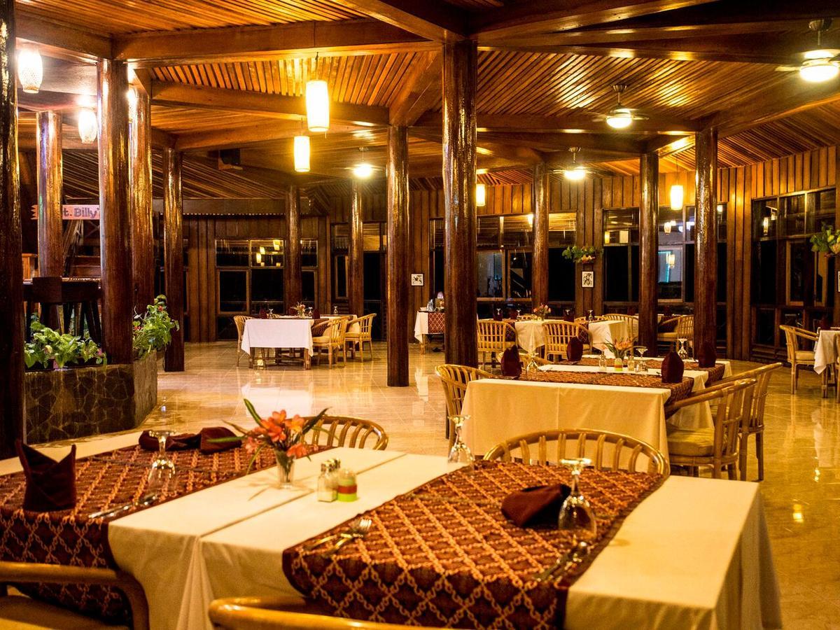 Kungkungan Bay Resort Bitung Экстерьер фото