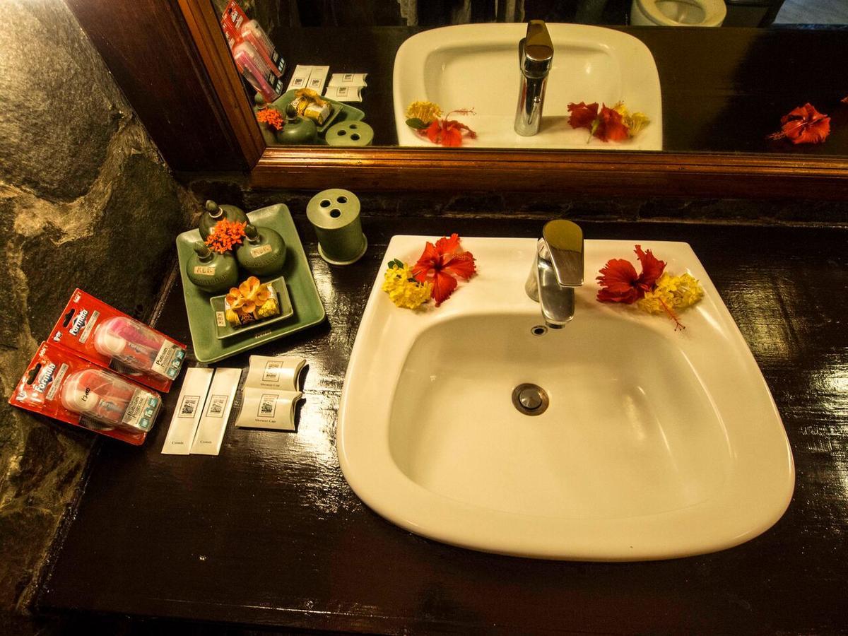 Kungkungan Bay Resort Bitung Экстерьер фото