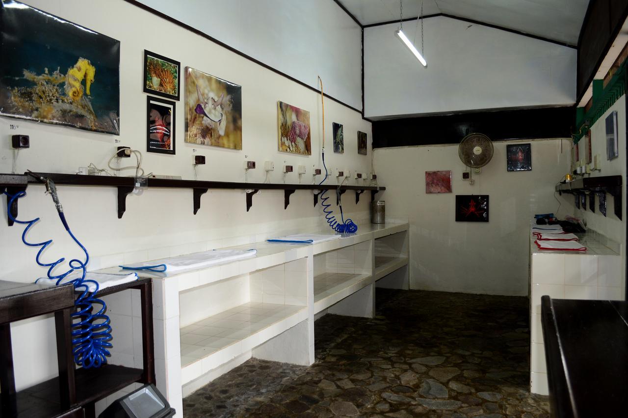 Kungkungan Bay Resort Bitung Экстерьер фото