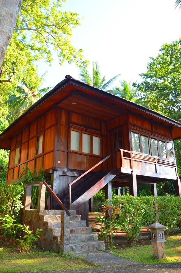 Kungkungan Bay Resort Bitung Экстерьер фото