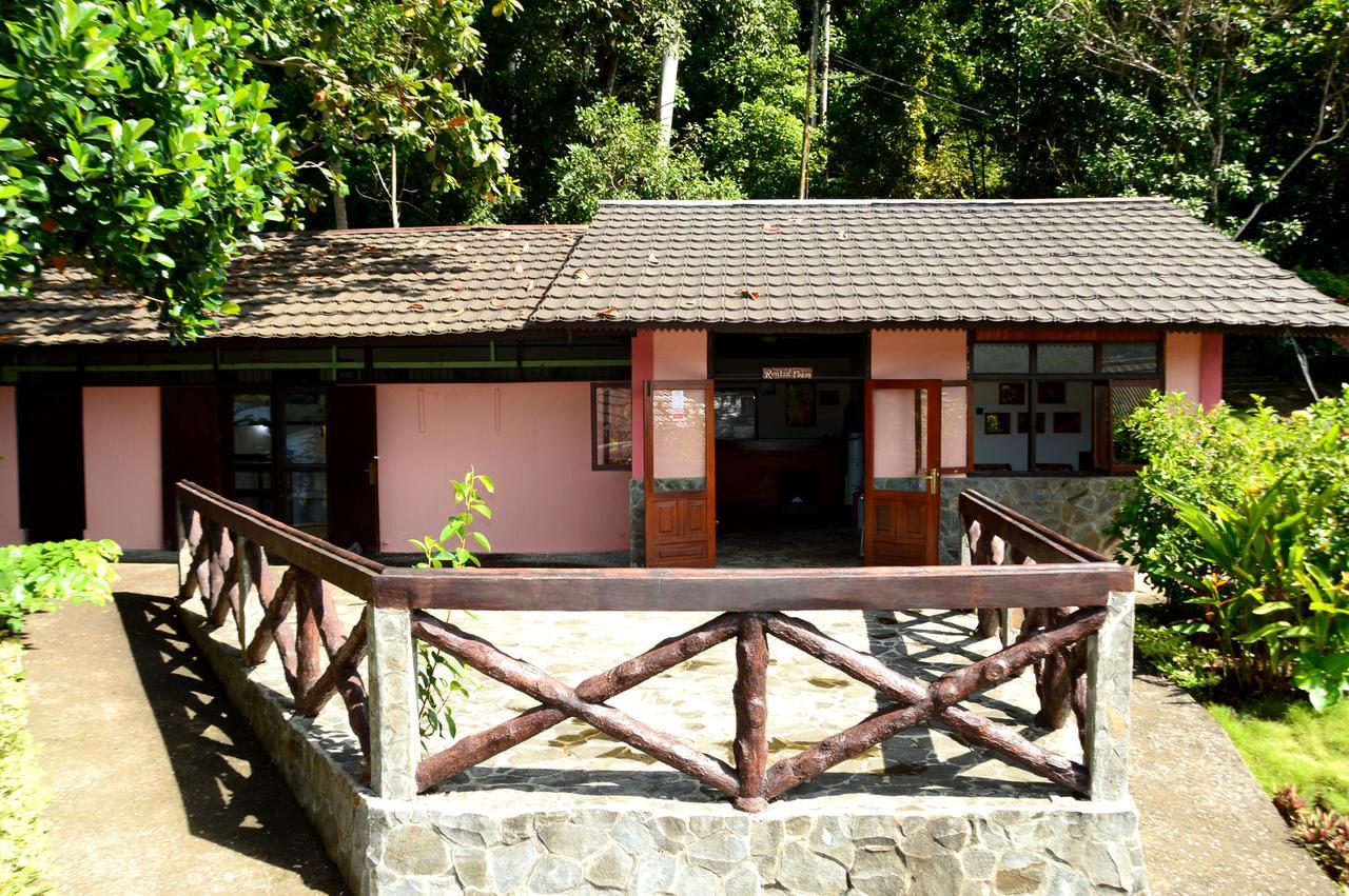 Kungkungan Bay Resort Bitung Экстерьер фото